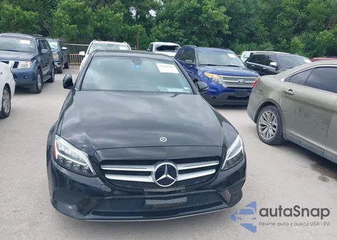 2019 Mercedes-Benz C 300 z USA, uszkodzony, nr VIN 55SWF8DB0KU307061